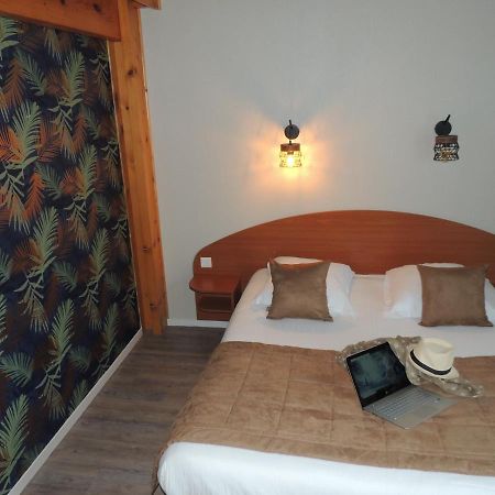Logis Hotel Les 3 Marchands Bressuire Zewnętrze zdjęcie