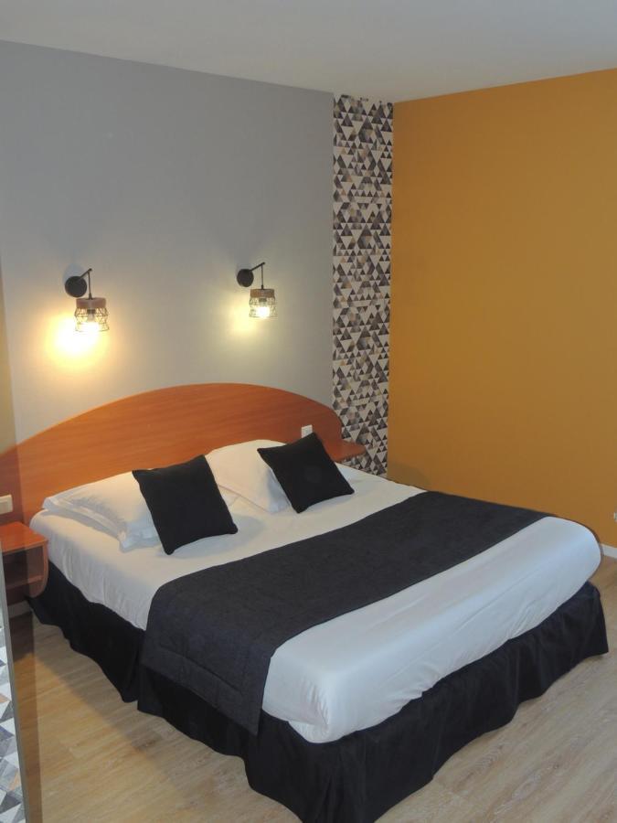 Logis Hotel Les 3 Marchands Bressuire Zewnętrze zdjęcie