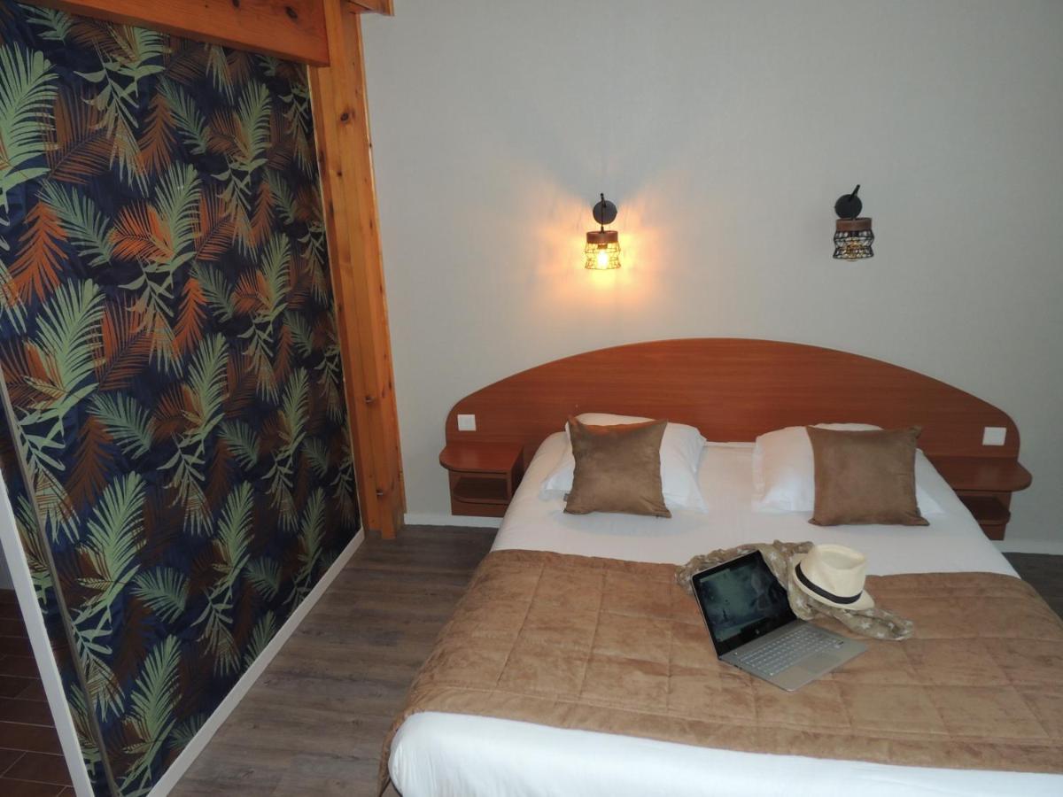 Logis Hotel Les 3 Marchands Bressuire Zewnętrze zdjęcie