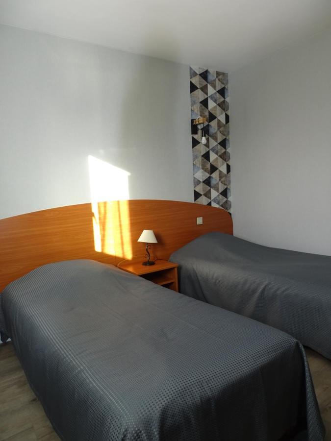 Logis Hotel Les 3 Marchands Bressuire Zewnętrze zdjęcie